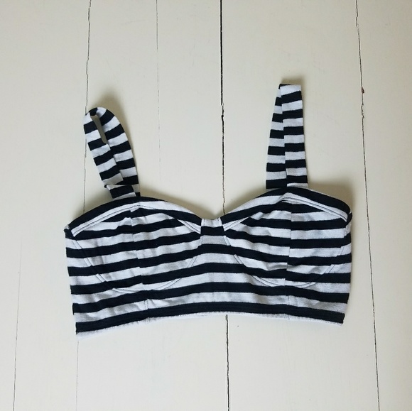 Black and White Striped Crop Top - Picture 2 of 5